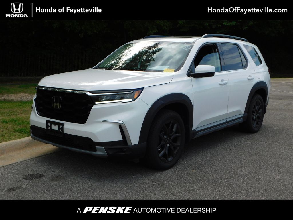 2025 Honda Pilot Touring AWD's photo