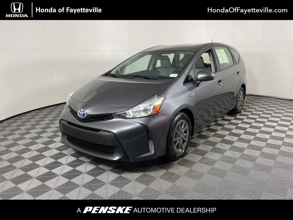 2015 Toyota Prius v Five's photo