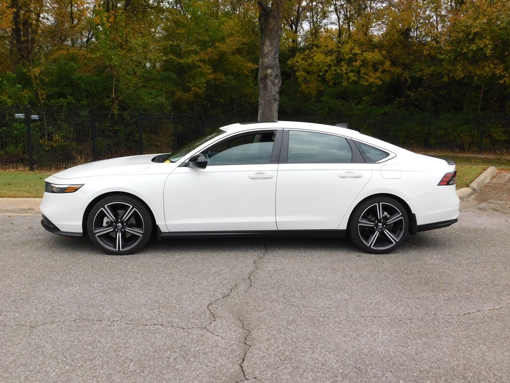 2023 Honda Accord Hybrid Sport photo 2