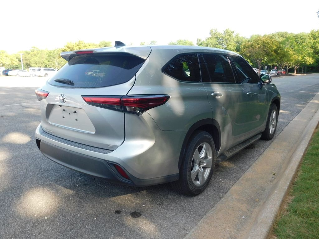 Used 2022 Toyota Highlander LE SUV