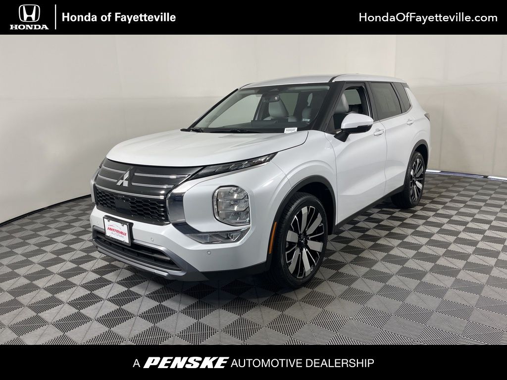 2025 Mitsubishi Outlander SE 2WD's photo