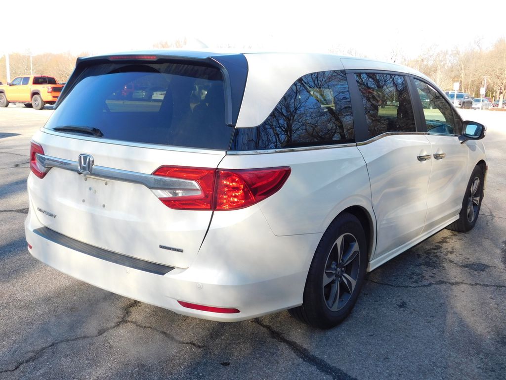 2019 Honda Odyssey Touring photo 3