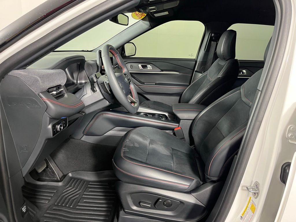 2025 Ford Explorer ST - Photo 22