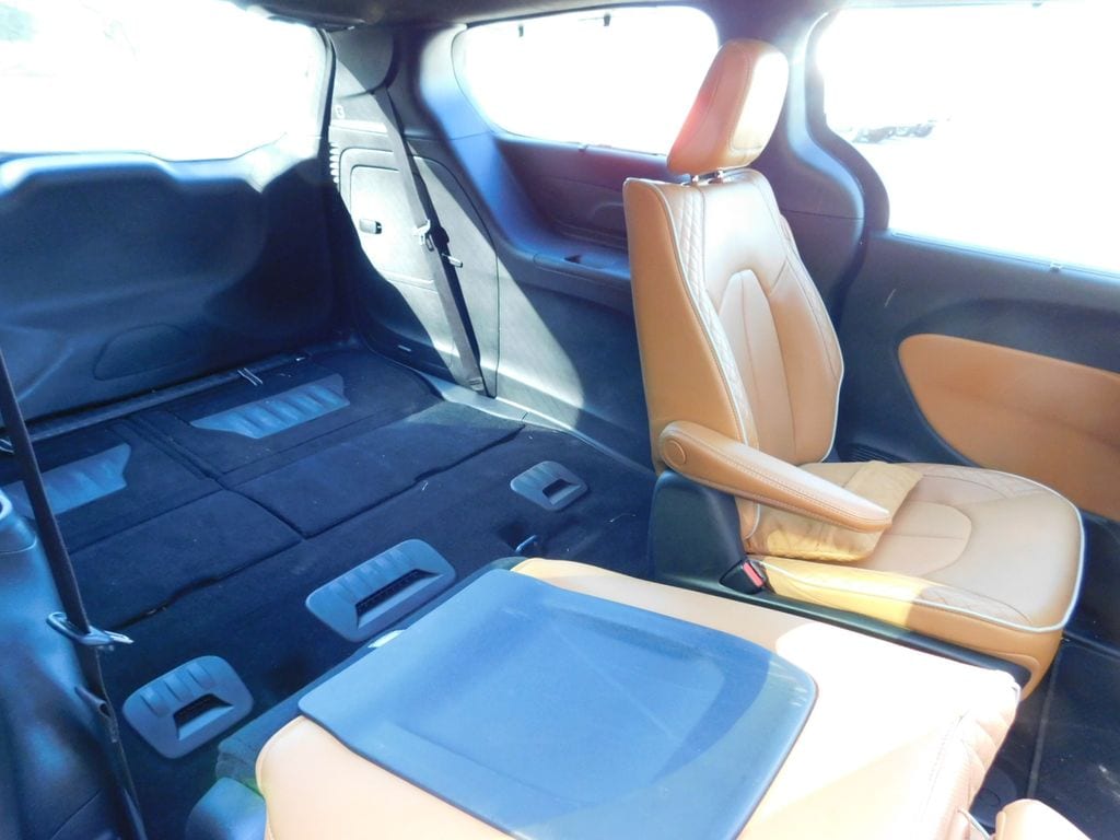 Used 2023 Chrysler Pacifica Plug-In Hybrid Pinnacle Van Passenger Van