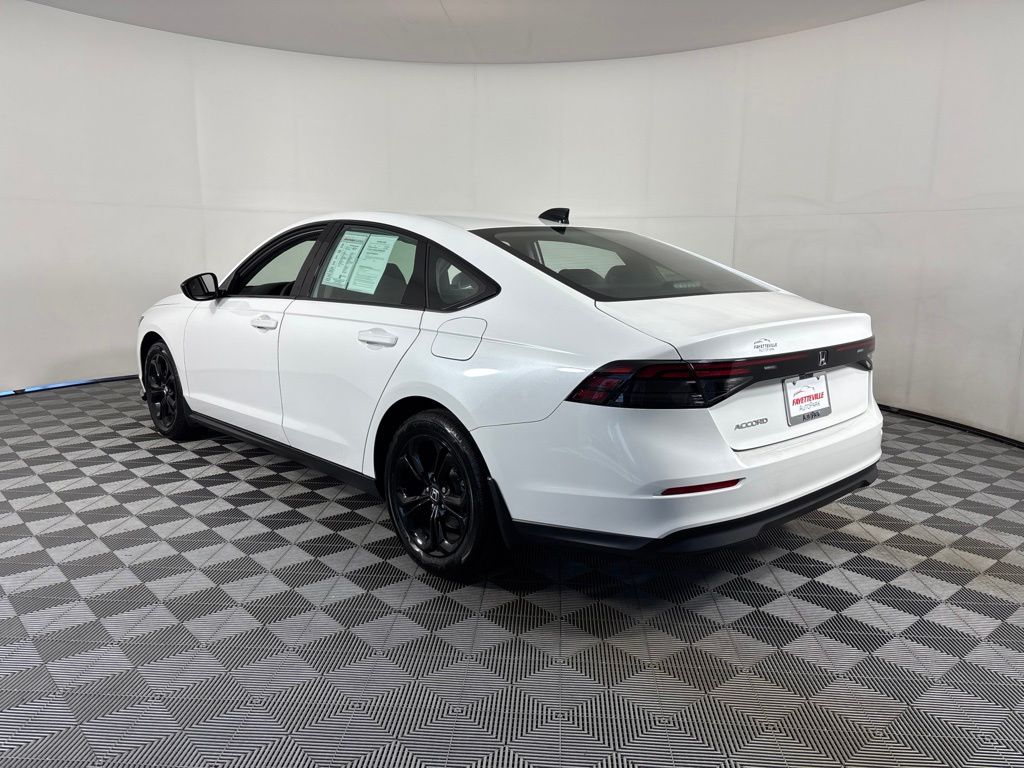 2025 Honda Accord SE - Photo 3