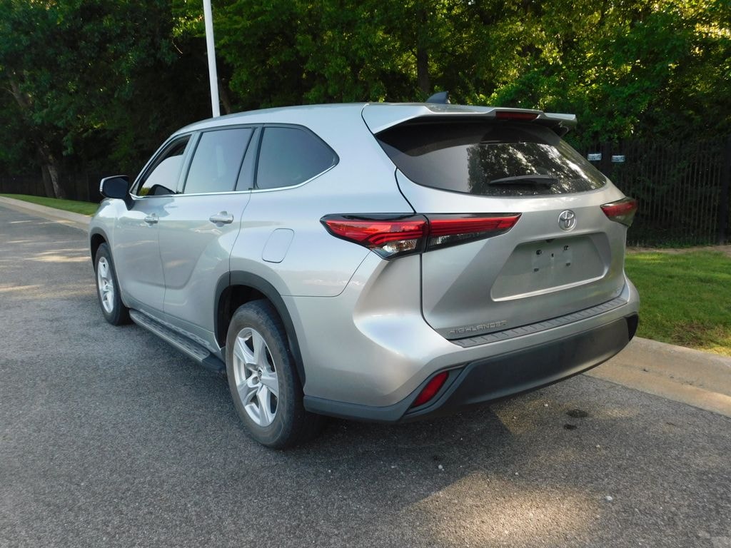 Used 2022 Toyota Highlander LE SUV