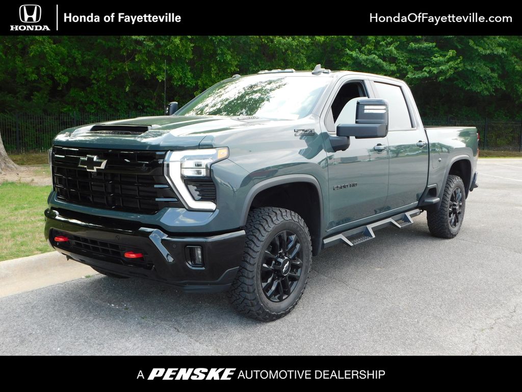 2025 Chevrolet Silverado HD LT 4WD Crew Cab Standard Box's photo