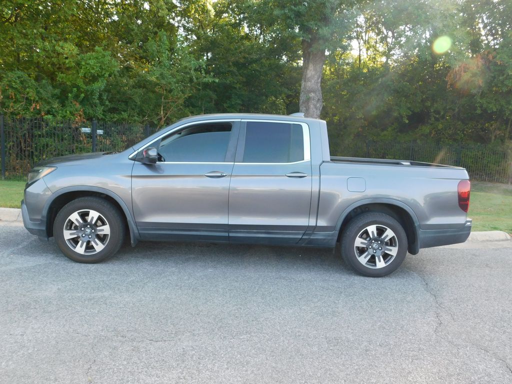 2017 Honda Ridgeline RTL photo 2