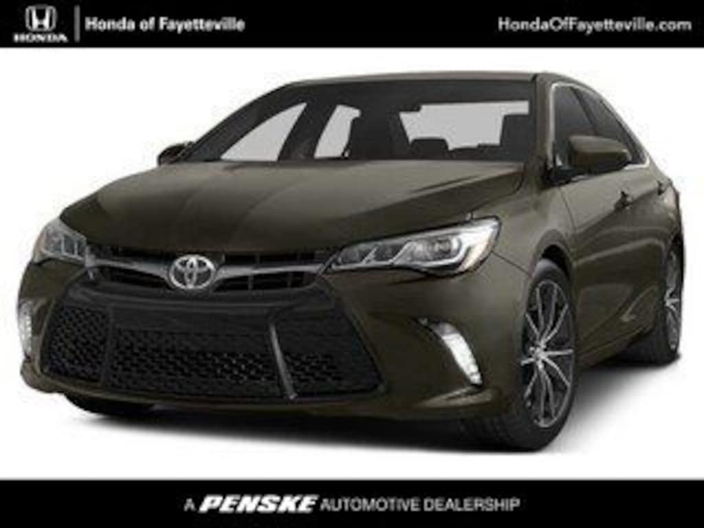 Used 2015 Toyota Camry SE Sedan