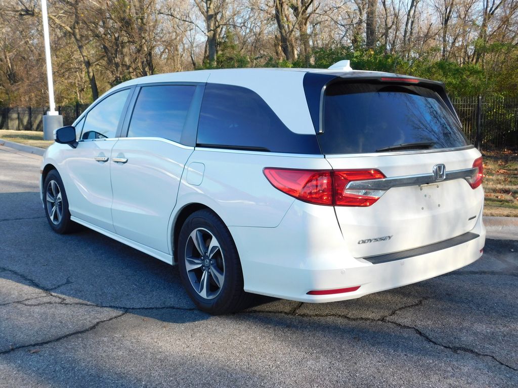 2019 Honda Odyssey Touring photo 2