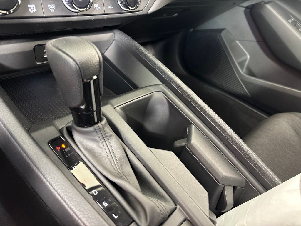 2025 Honda Accord SE - Photo 30
