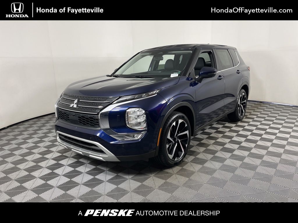 2024 Mitsubishi Outlander SE's photo