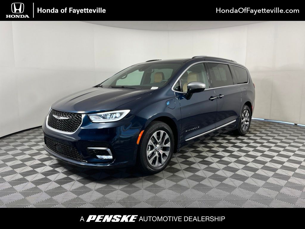 2023 Chrysler Pacifica Hybrid Pinnacle Hybrid's photo