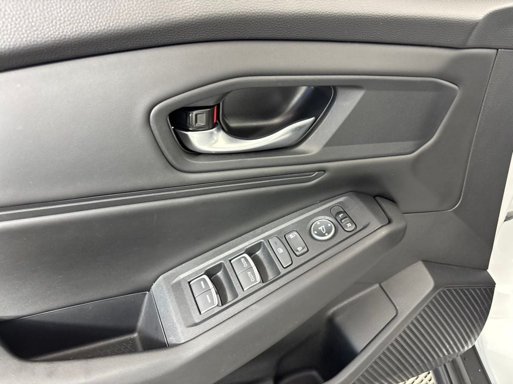 2025 Honda Accord SE - Photo 25