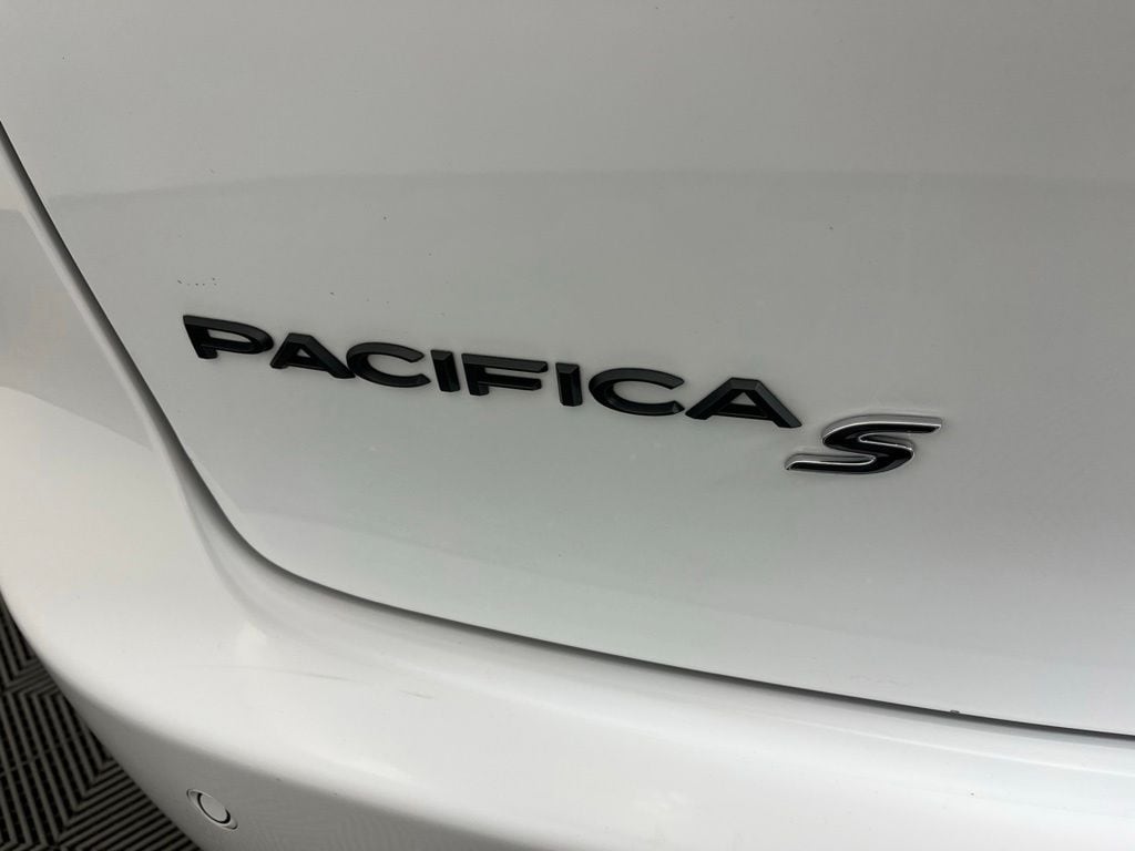 Used 2024 Chrysler Pacifica Limited Van Passenger Van
