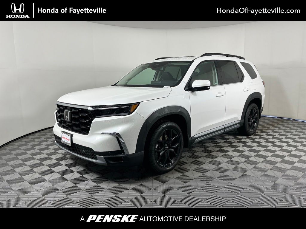 2025 Honda Pilot Touring AWD's photo
