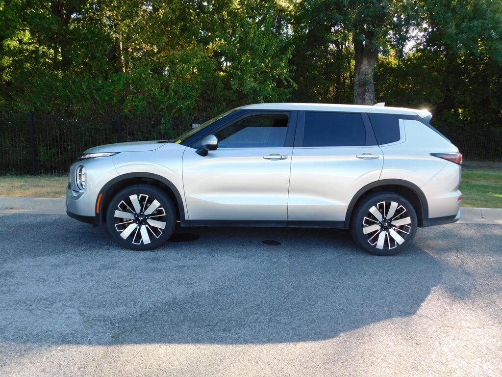 Used 2025 Mitsubishi Outlander SE SUV