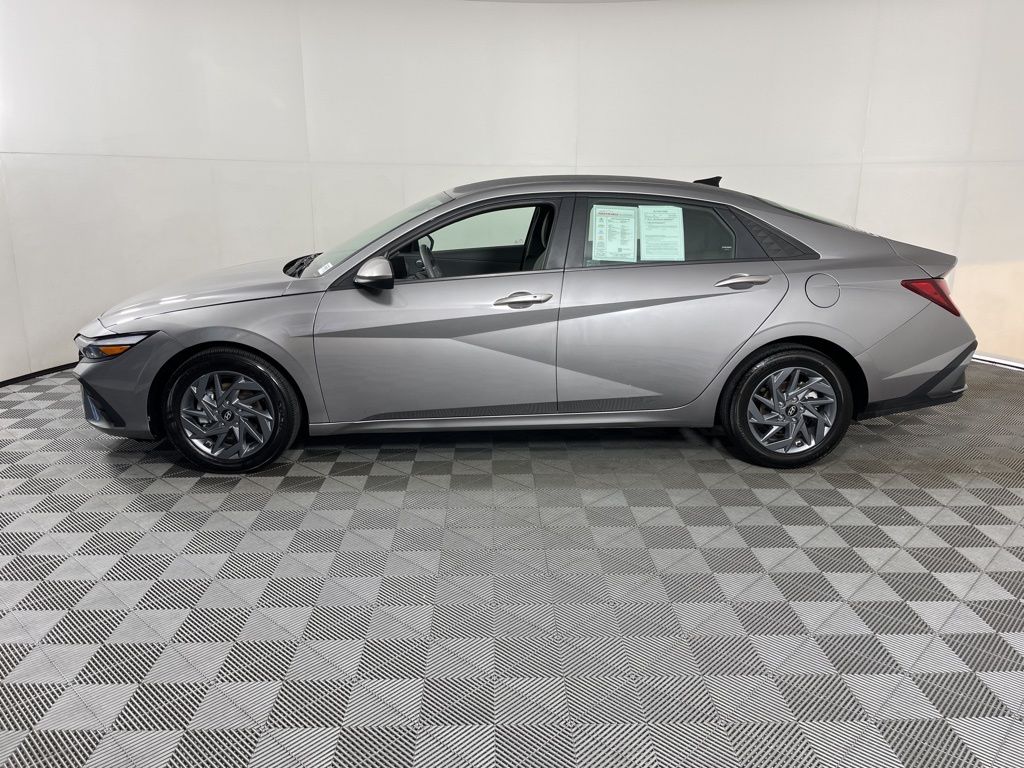 Used 2024 Hyundai Elantra SEL with VIN KMHLM4DG7RU698690 for sale in Fayetteville, AR