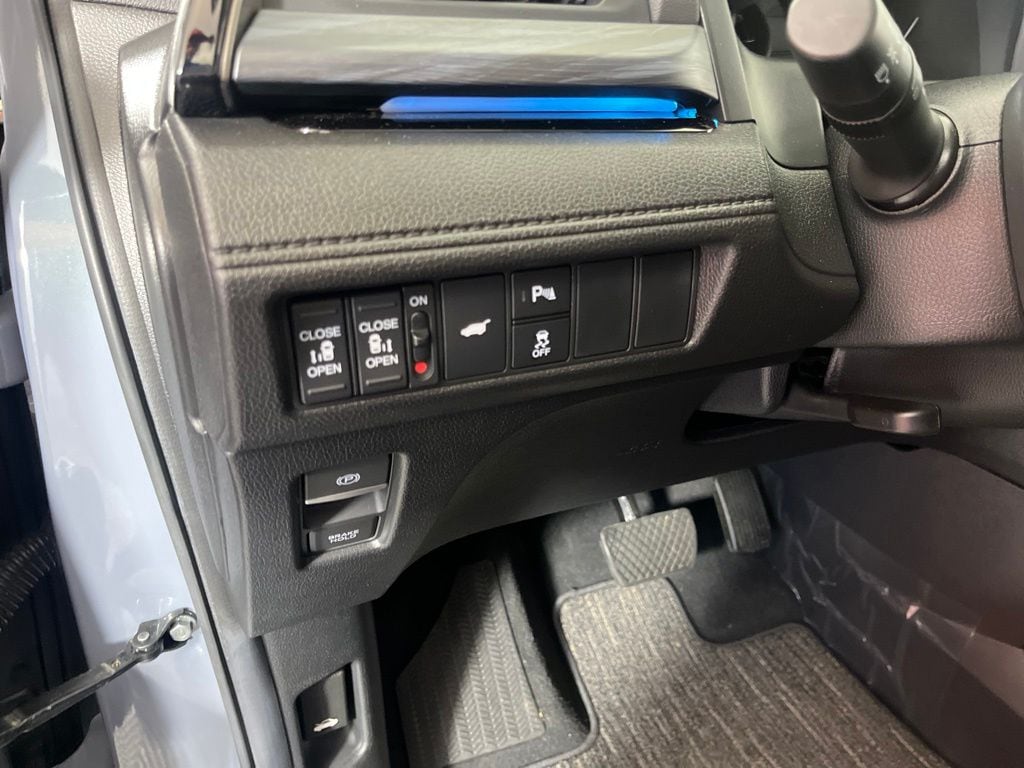2025 Honda Odyssey Elite - Photo 29