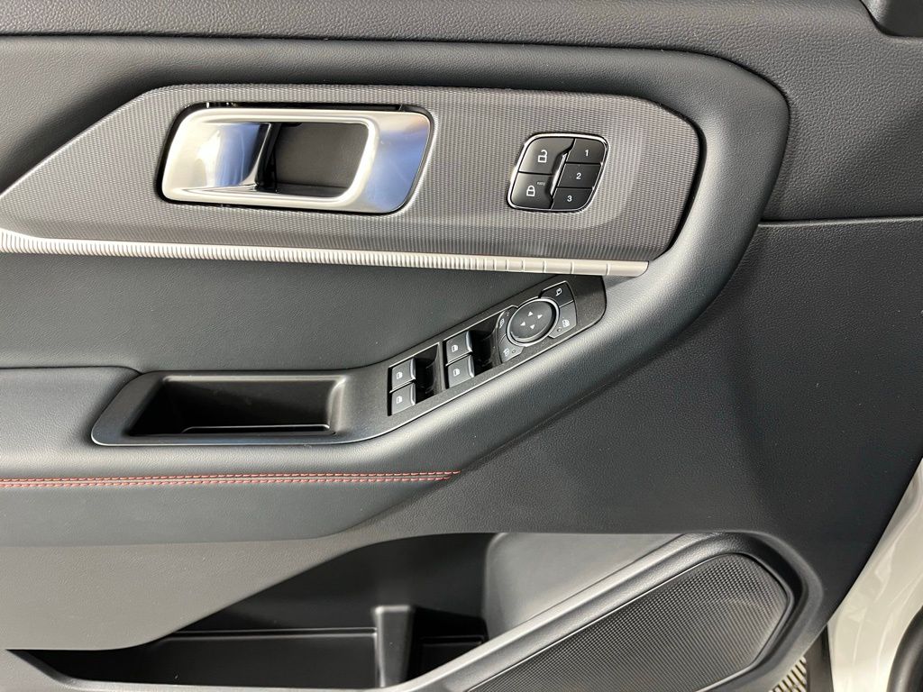 2025 Ford Explorer ST - Photo 26