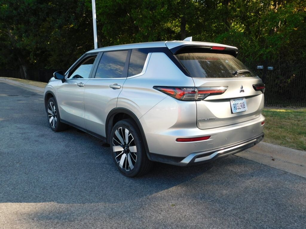 Used 2025 Mitsubishi Outlander SE SUV