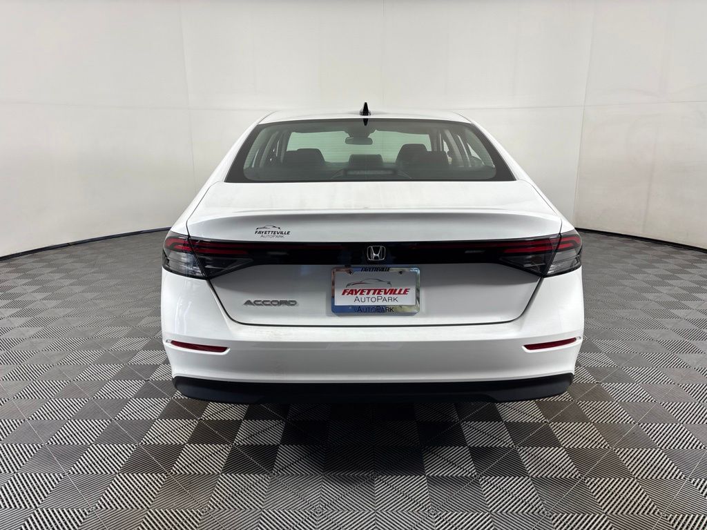 2025 Honda Accord SE - Photo 4