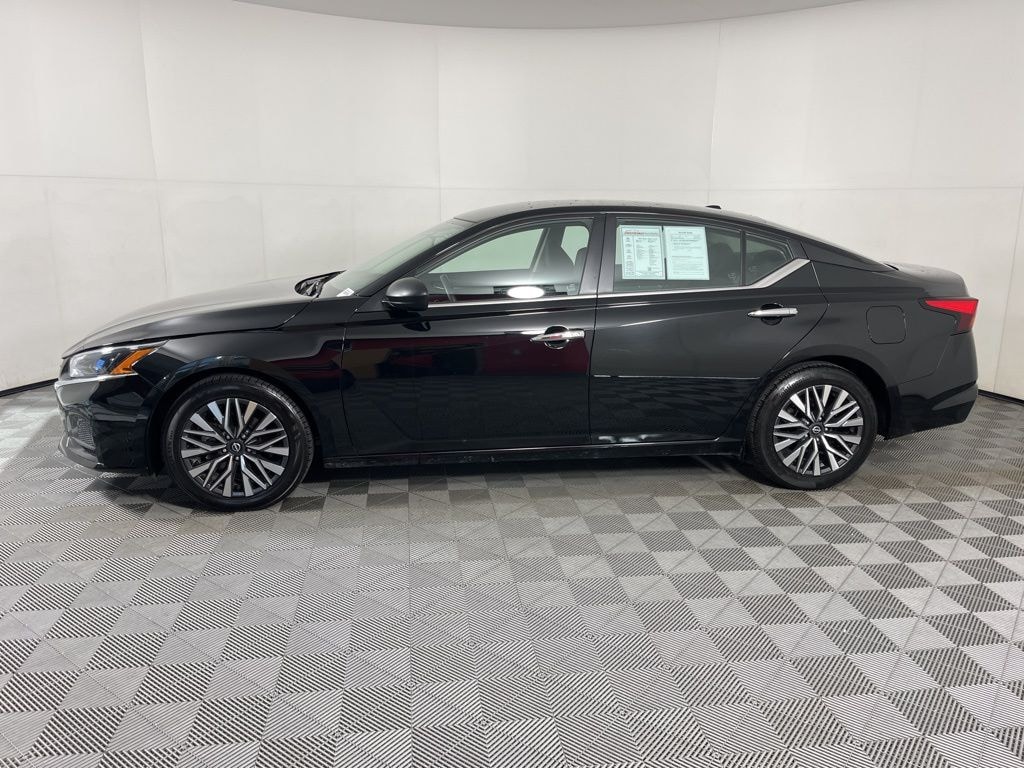 Used 2024 Nissan Altima 2.5 SV Sedan