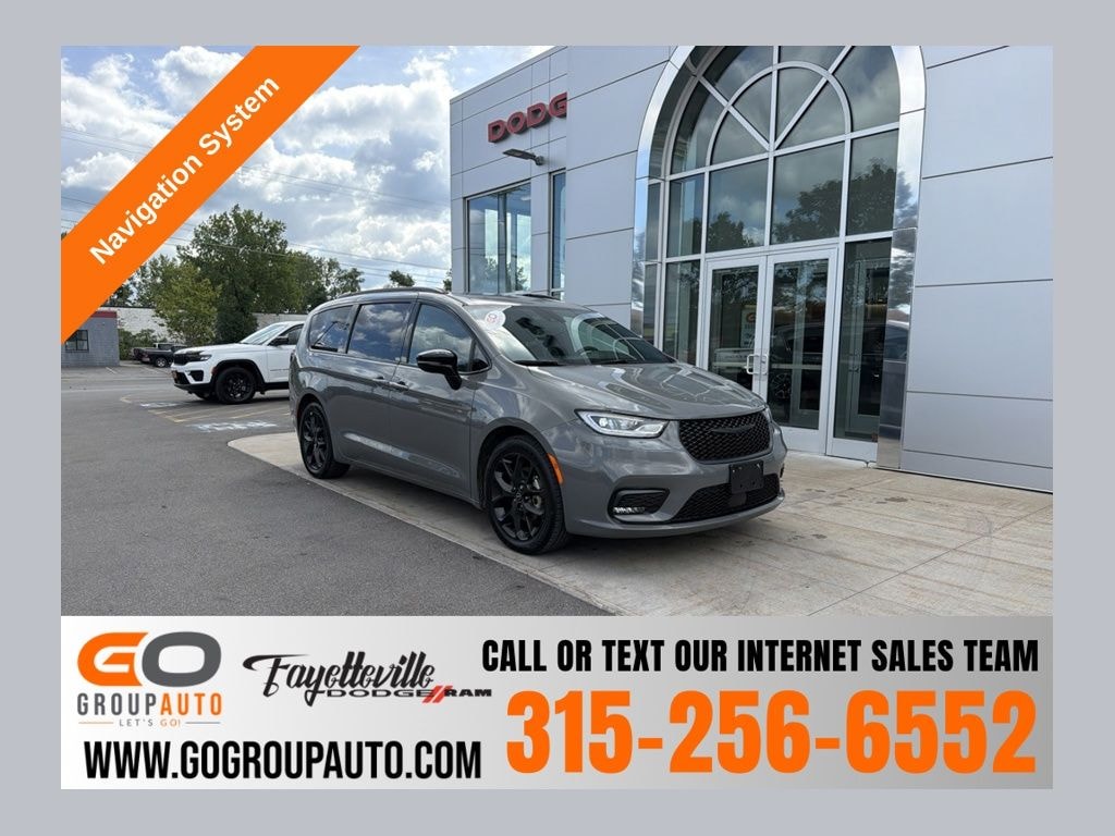 Used 2025 Chrysler Pacifica Limited Minivan/Van