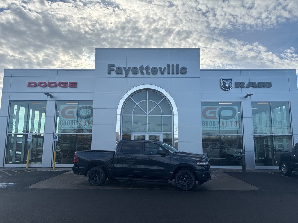 New 2025 Ram 1500 EXPRESS CREW CAB 4X4 Pickup