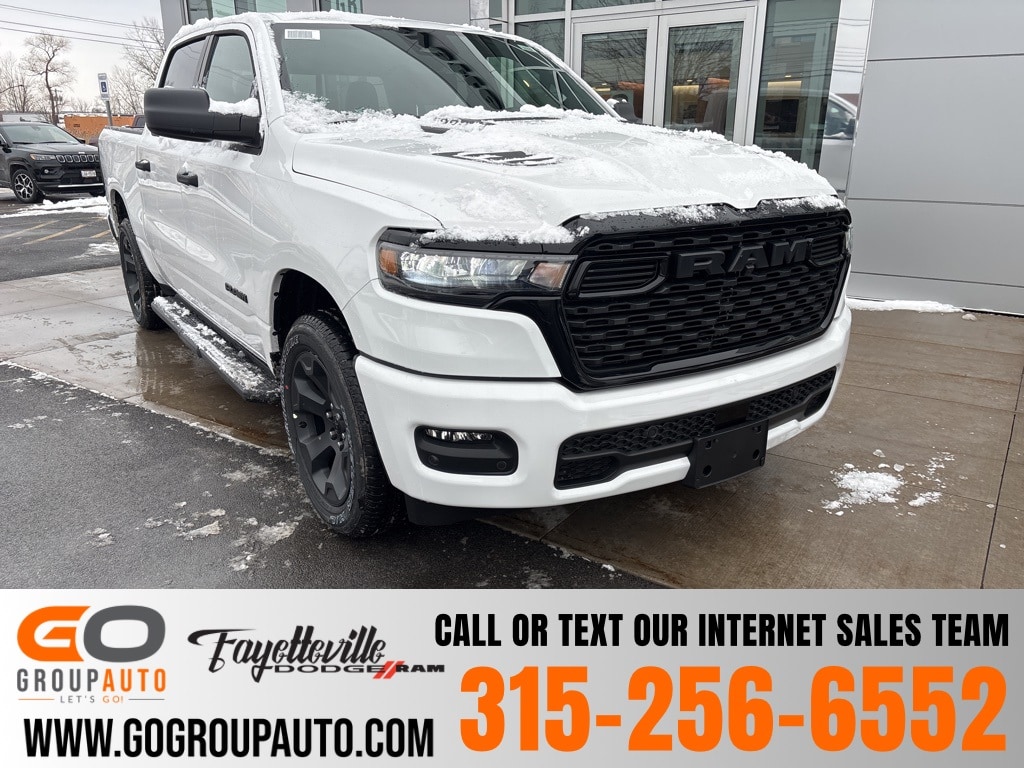 New 2025 Ram 1500 EXPRESS CREW CAB 4X4 Pickup