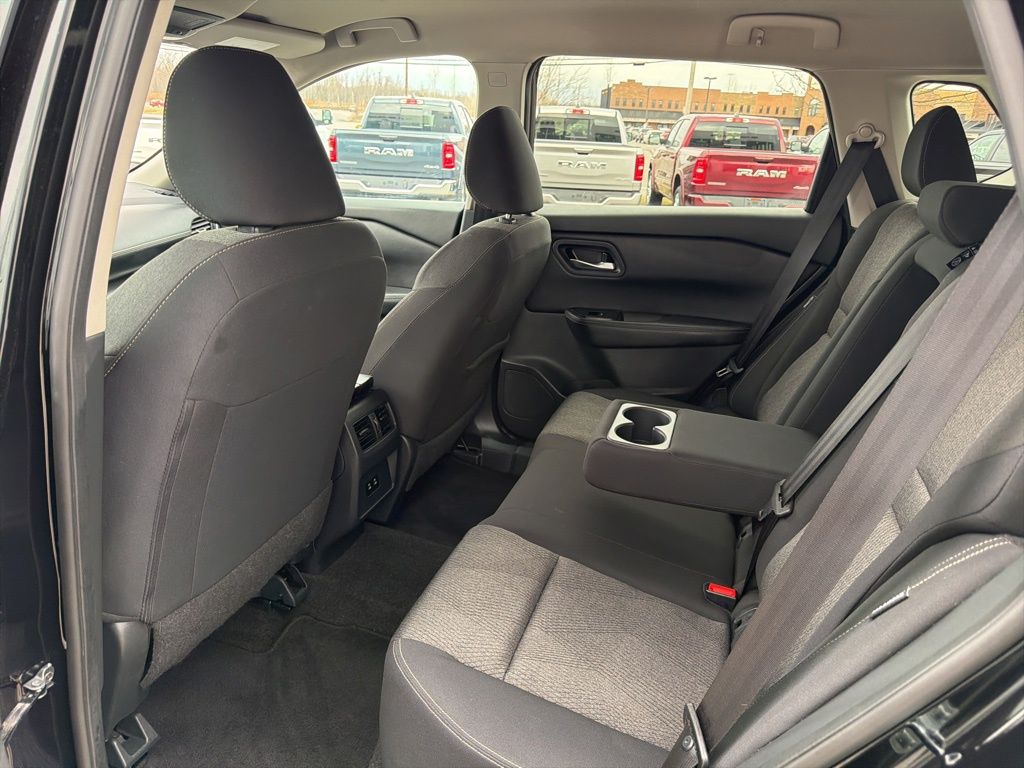 2024 Nissan Rogue SV - Photo 15