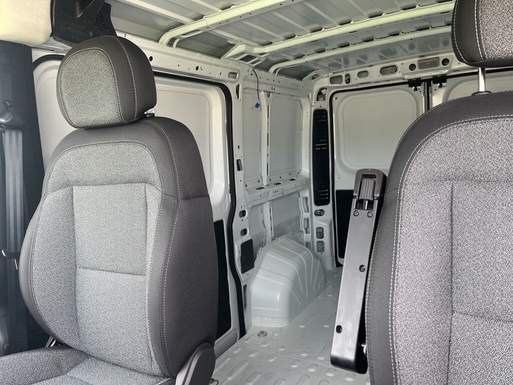 2025 Ram ProMaster 1500 Tradesman Cargo Van photo 3