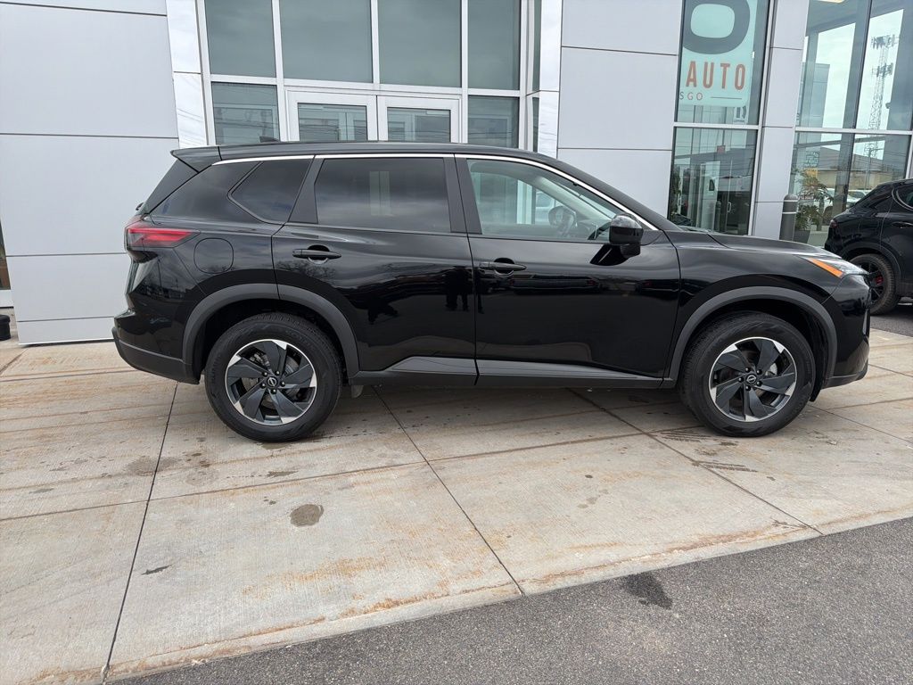 2024 Nissan Rogue SV - Photo 11