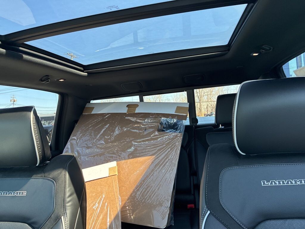 New 2026 Ram 1500 LARAMIE CREW CAB 4X4 5'7 BOX Pickup