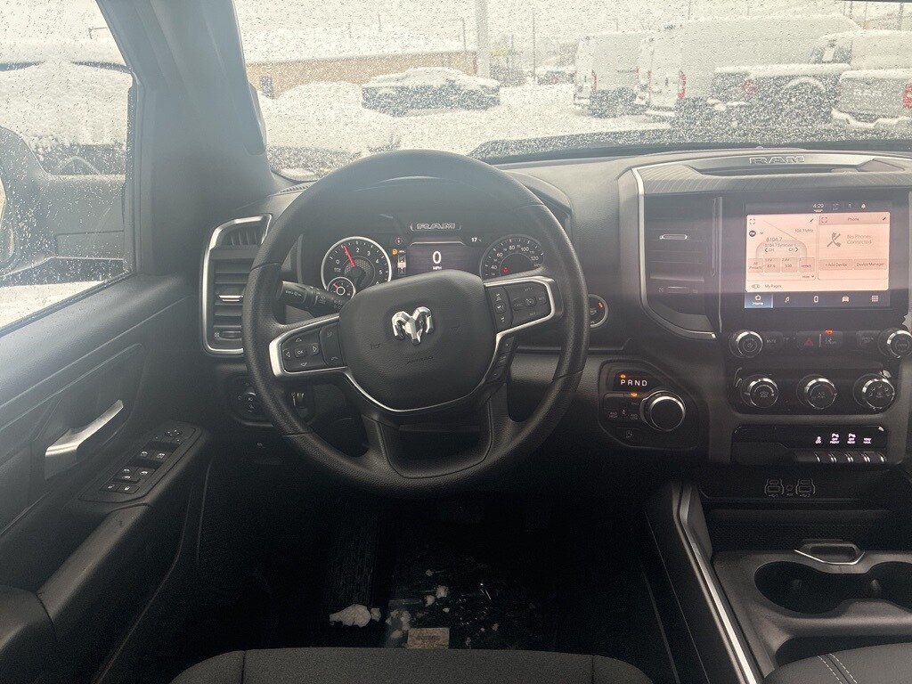 New 2025 Ram 1500 EXPRESS CREW CAB 4X4 Pickup