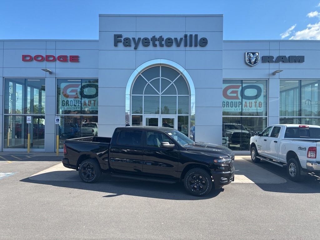 New 2026 Ram 1500 EXPRESS CREW CAB 4X4 5'7 BOX Pickup