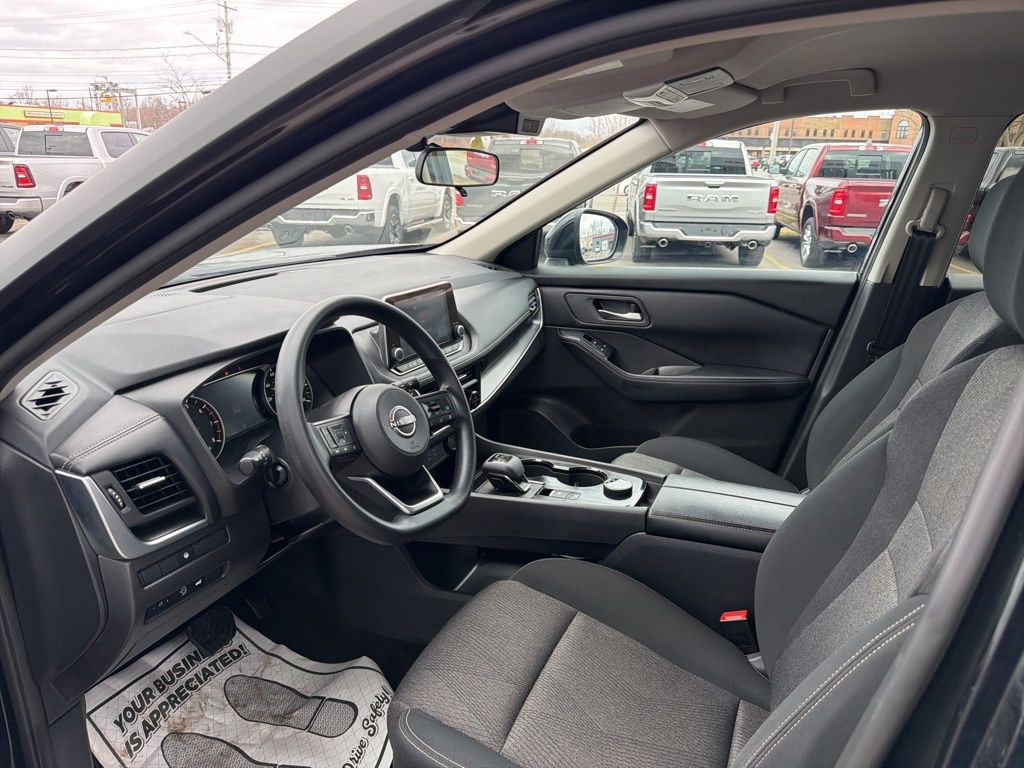 2024 Nissan Rogue SV - Photo 16