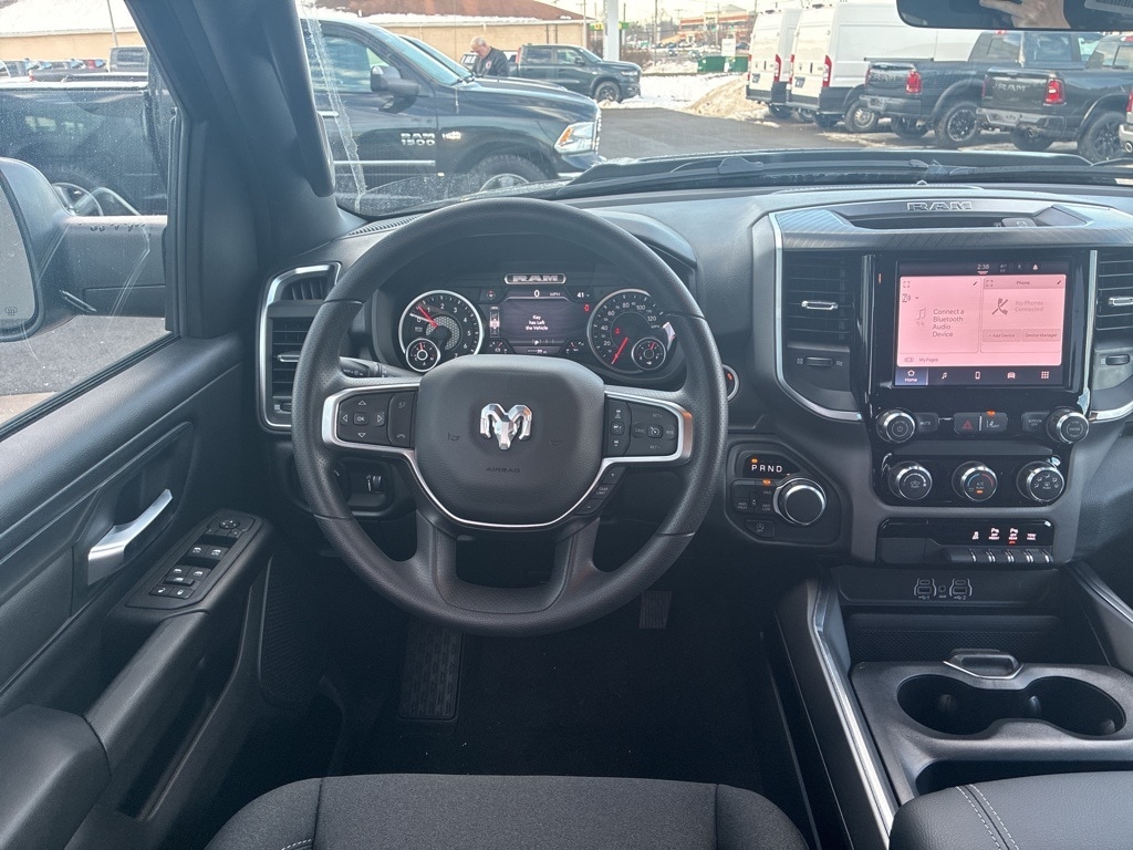 New 2025 Ram 1500 EXPRESS CREW CAB 4X4 Pickup