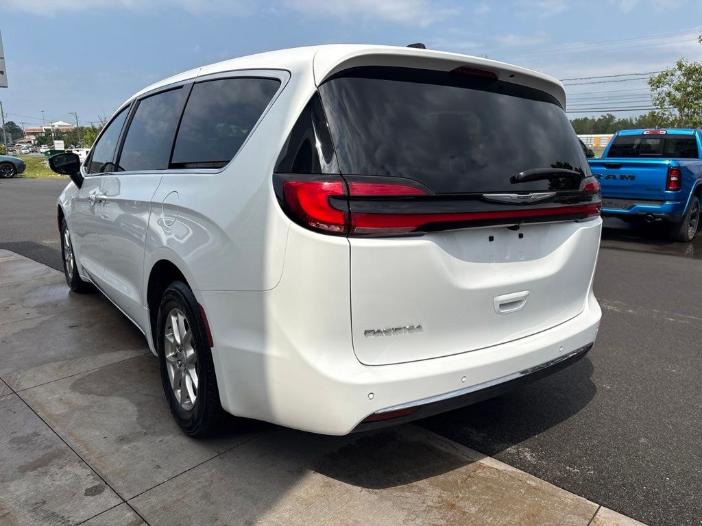 Used 2026 Chrysler Pacifica Select Minivan/Van
