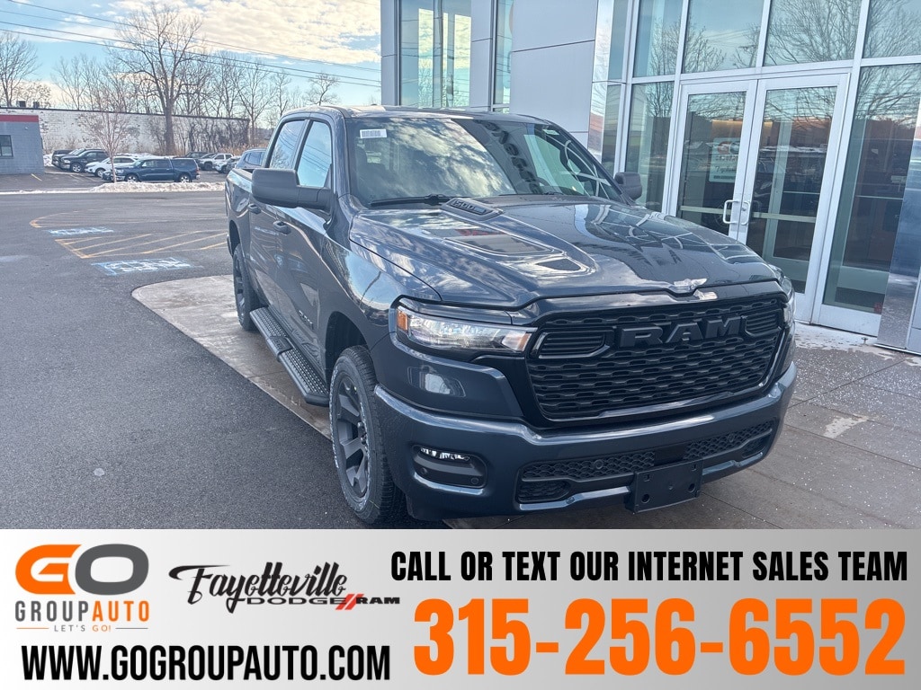 New 2025 Ram 1500 EXPRESS CREW CAB 4X4 Pickup