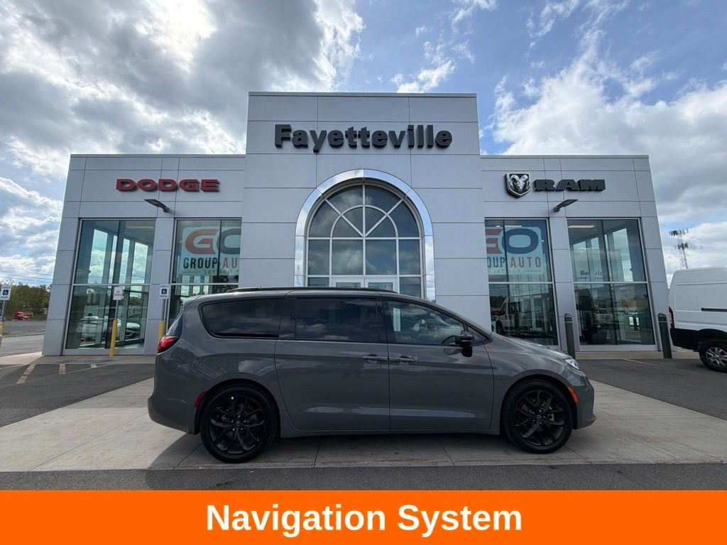 Used 2025 Chrysler Pacifica Limited Minivan/Van