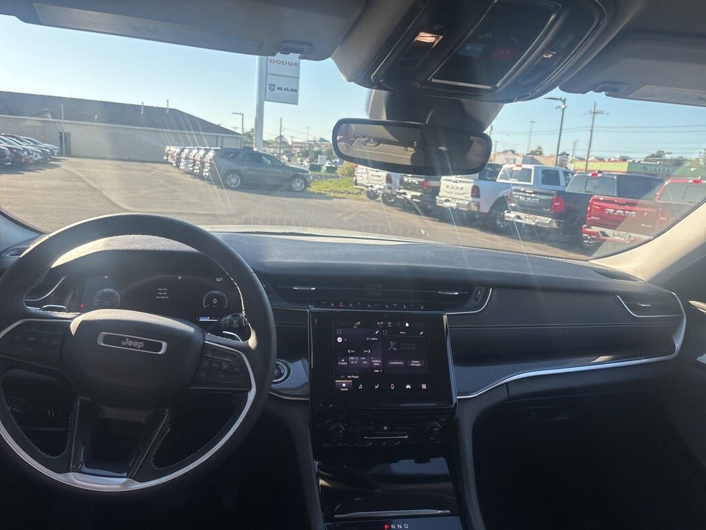 2023 Jeep Grand Cherokee Laredo Altitude photo 3