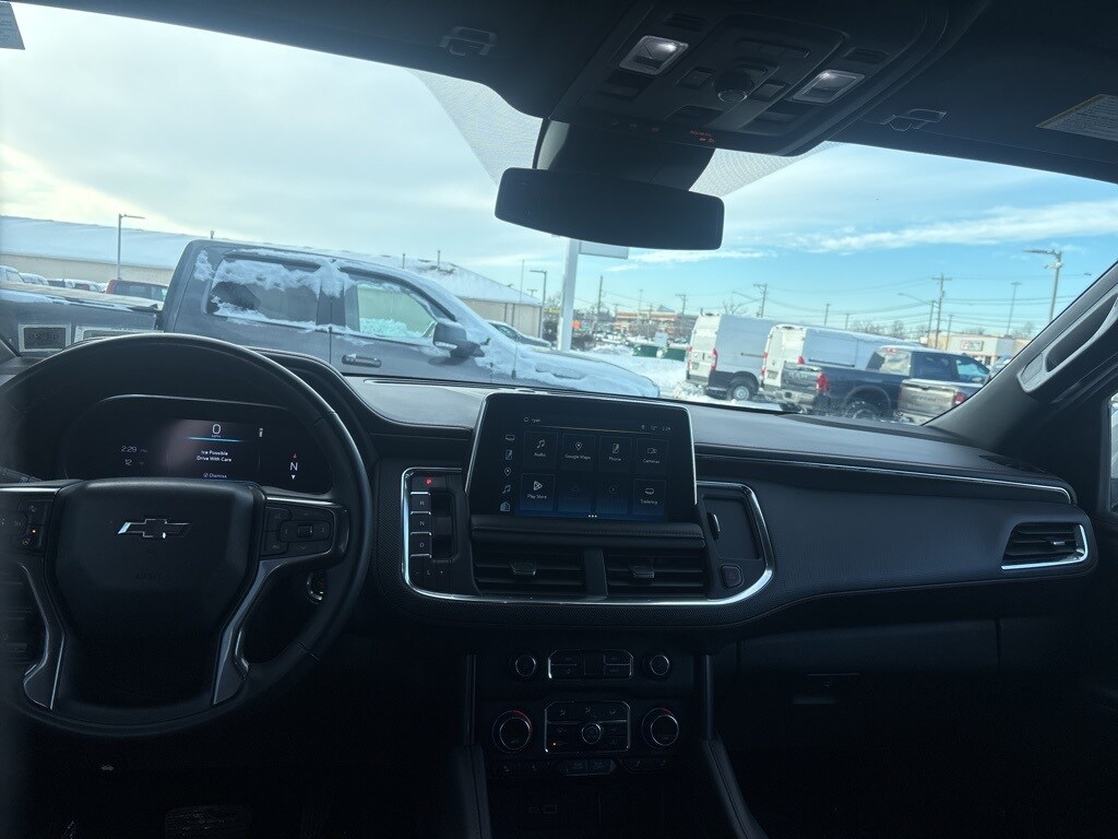 2023 Chevrolet Suburban RST photo 3