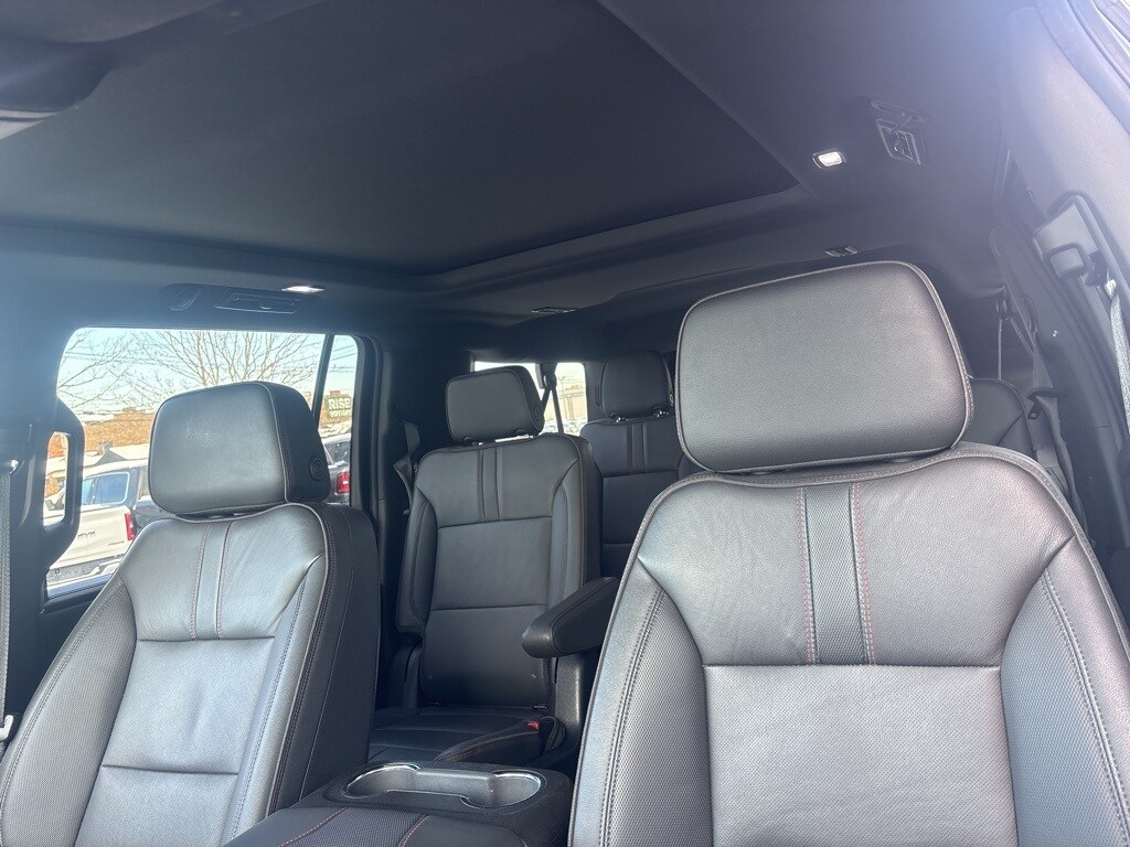 2023 Chevrolet Suburban RST photo 4