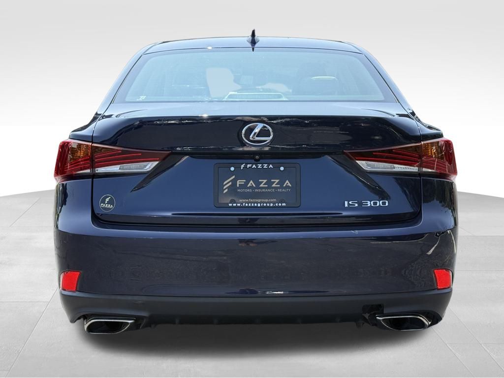2019 Lexus IS 300 photo 4