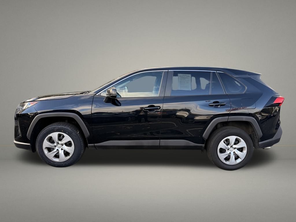 2022 Toyota RAV4 LE photo 2