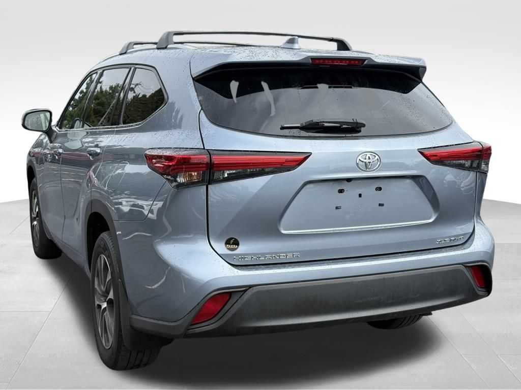 2022 Toyota Highlander XLE photo 3