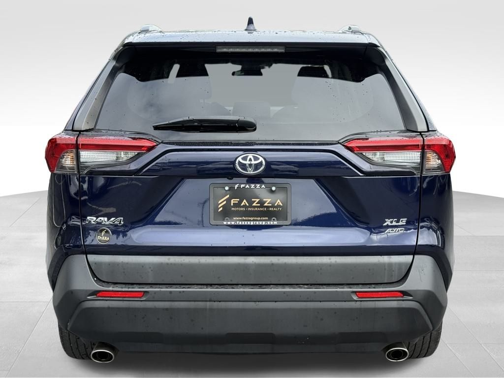 2022 Toyota RAV4 XLE photo 3