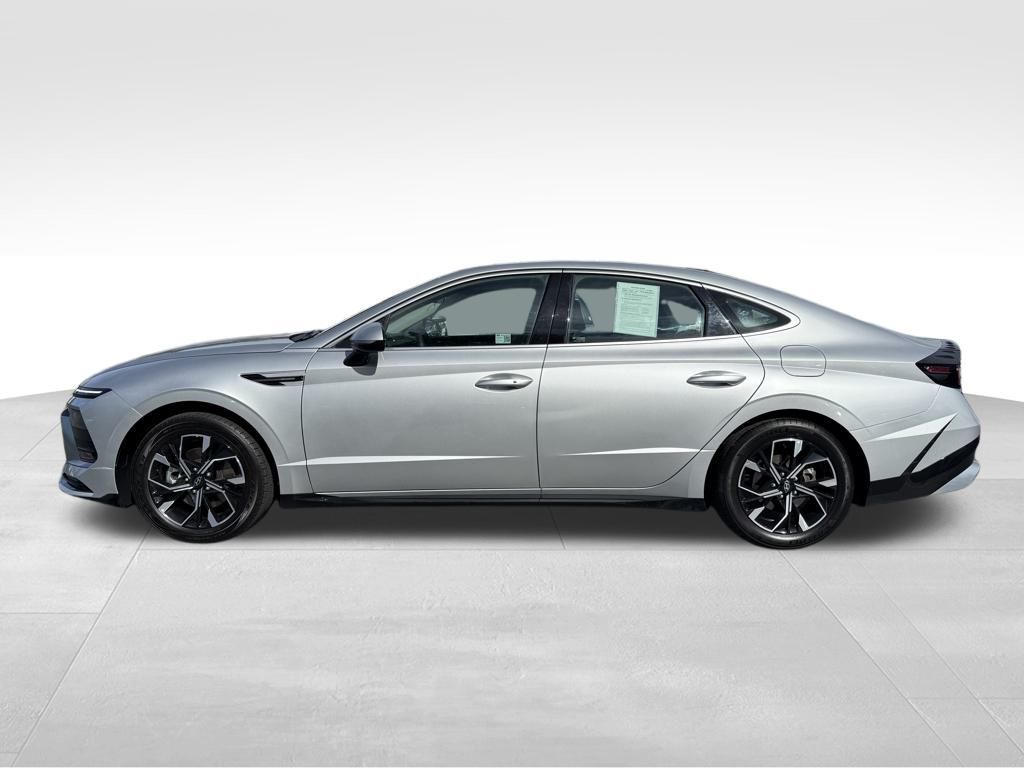 2025 Hyundai Sonata SEL photo 2