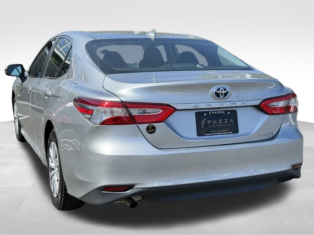2020 Toyota Camry Hybrid LE photo 2
